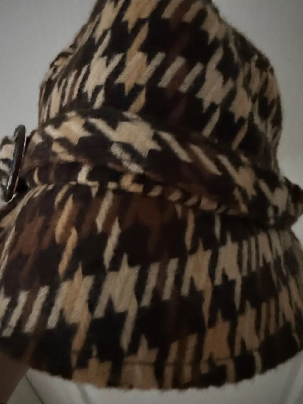 NWT D&Y Brown and Cream Houndstooth Bucket Hat with Accent Buckle